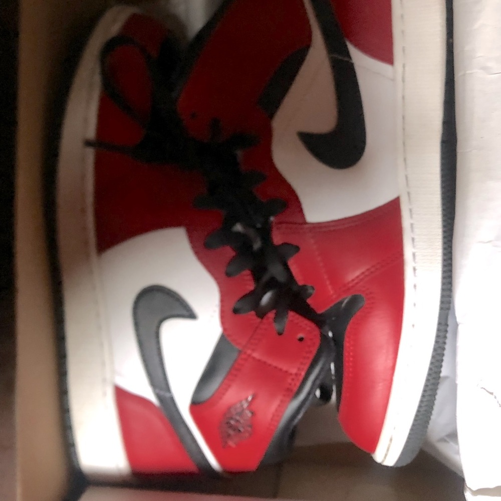 Nike Air Jordan 1 Mid Chicago Toe Red Black White